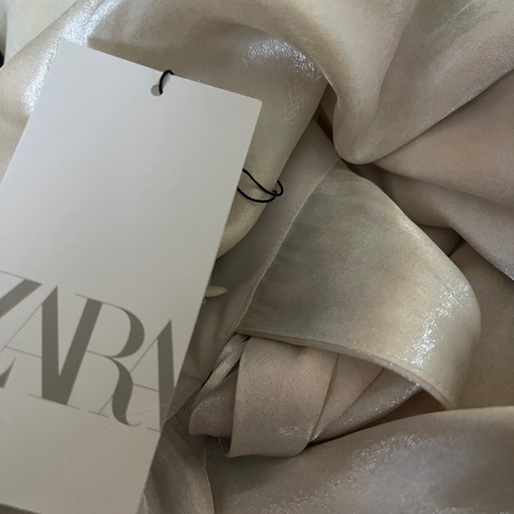 Long satin halter dress - Picture 5 of 12